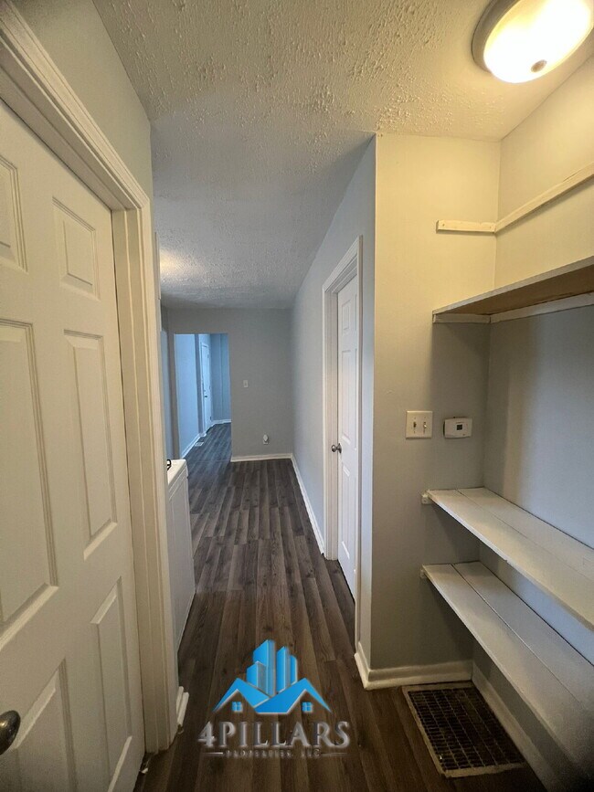 Building Photo - 1311 E Columbus Dr