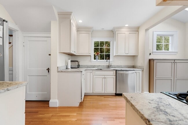 Building Photo - 33 Ashcroft Rd