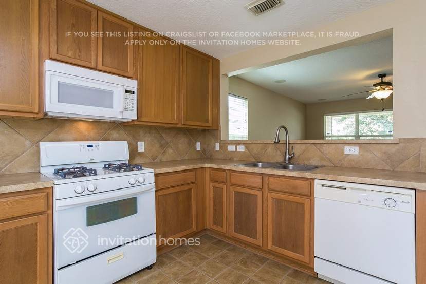 Building Photo - 3622 Fuller Bluff Dr