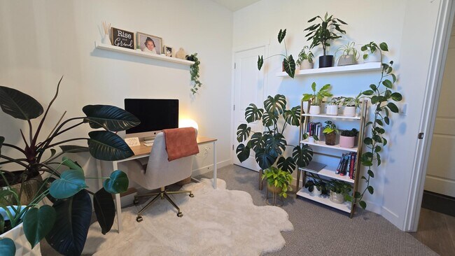 Building Photo - 7003 S Jordan Pkwy W