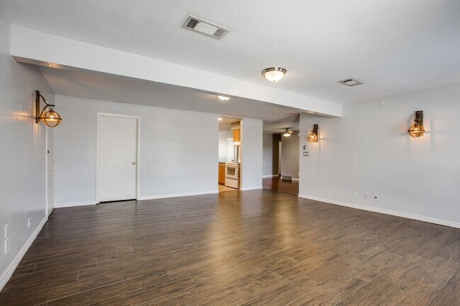 Building Photo - Single Story House in Garland w/ Great Yard Space