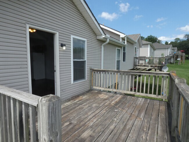 Building Photo - 275 Hazel Ct