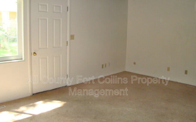 Building Photo - 1625 Larch St