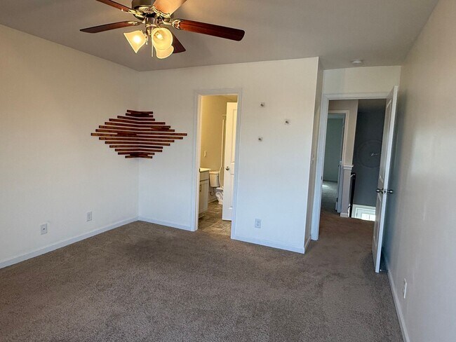 Building Photo - Beautiful 4 bedroom 2.5 bath home located in the Cliffs subdivision!