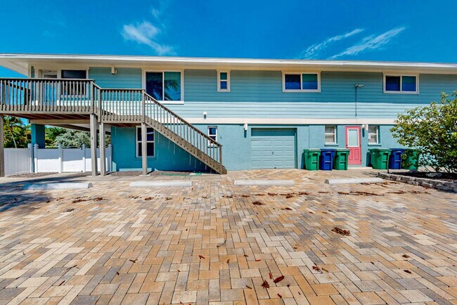 Building Photo - 211 S Bay Blvd