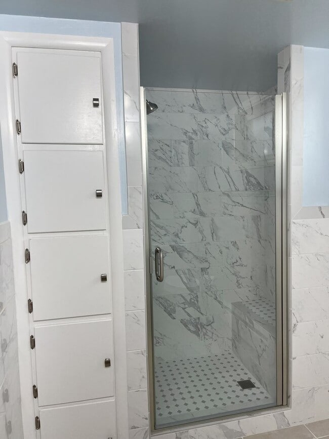 Building Photo - 1020 W Story St