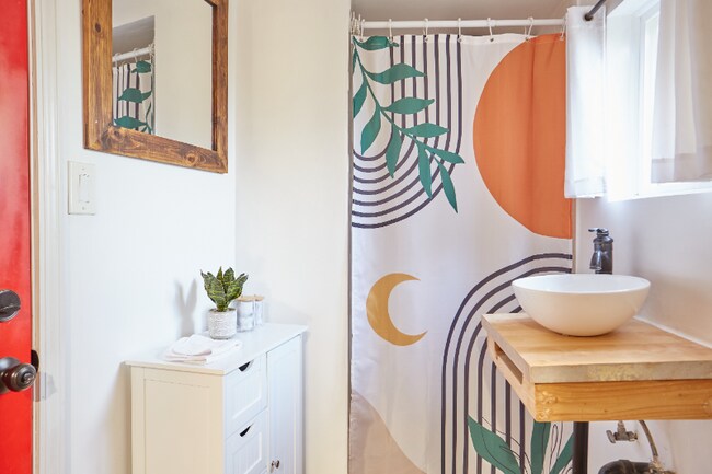 Building Photo - 1053 N Eastman Ave