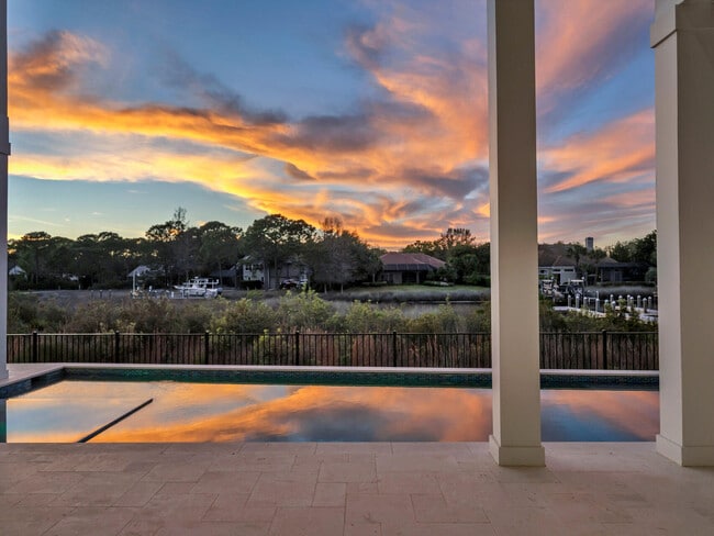 Building Photo - 330 Kelly Plantation Dr