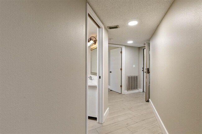 Building Photo - 2775 Kipps Colony Dr S