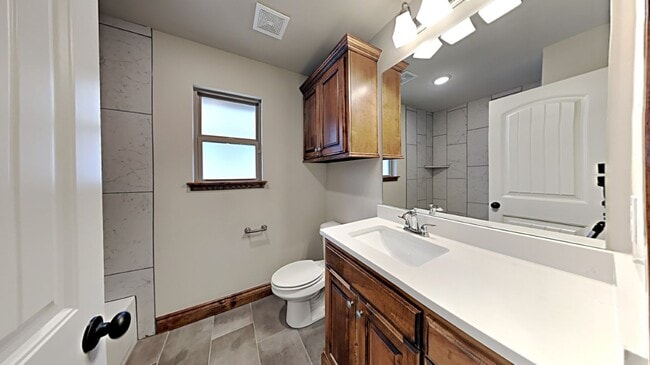 Building Photo - Very Nice 4 Bedroom 2 Bath Home in Yukon Schools