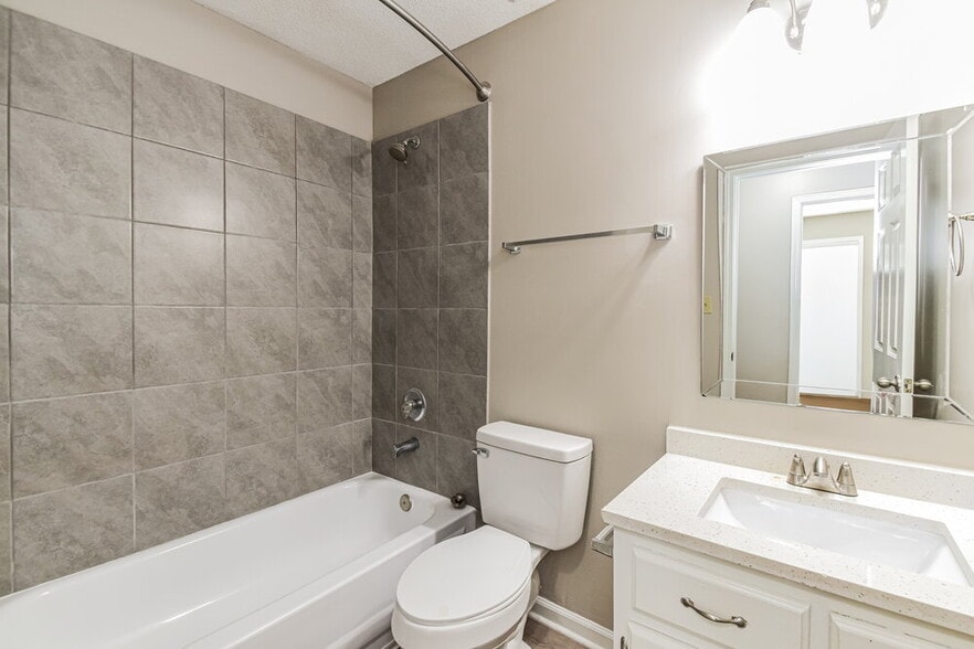 Building Photo - 1124 Dove Hollow Cir E