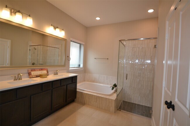 Building Photo - 3207 Kindred Wy