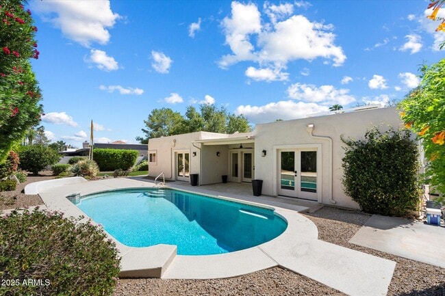 Building Photo - 8338 E San Rafael Dr
