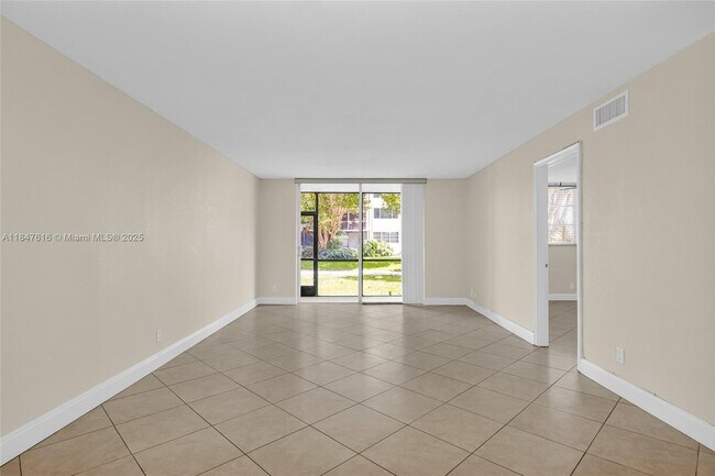 Building Photo - 681 S Hollybrook Dr