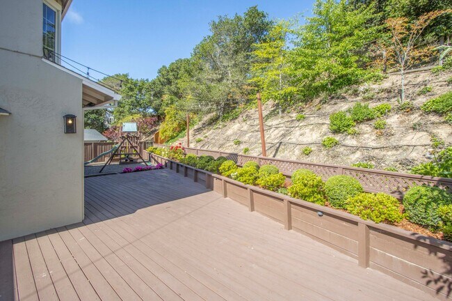 Building Photo - 263 Knight Dr