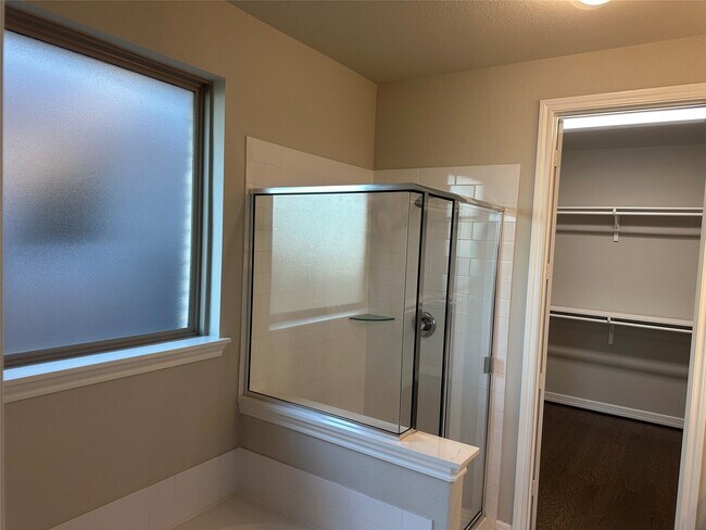 Building Photo - 13034 Rowan Grn Dr