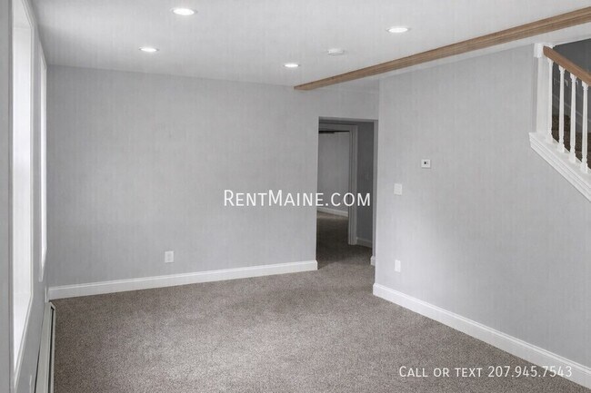 Building Photo - 492 Main St