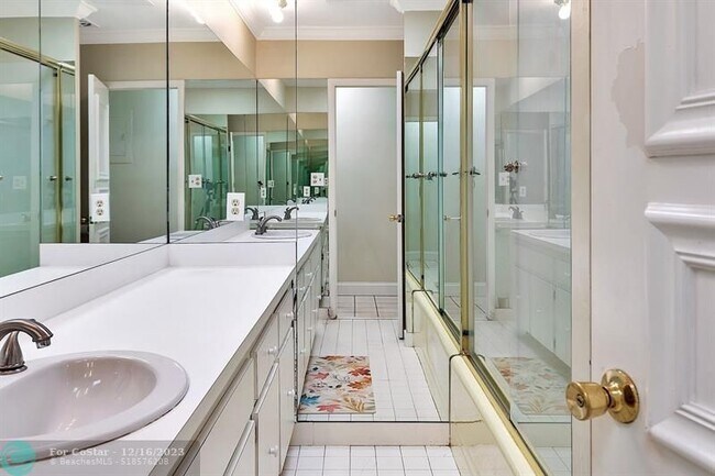 Building Photo - 4020 Galt Ocean Dr