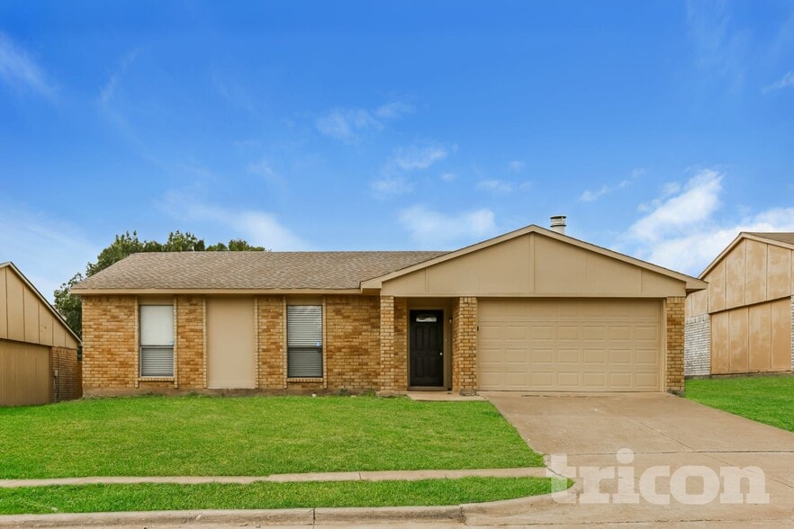 Primary Photo - 9215 Sophora Dr