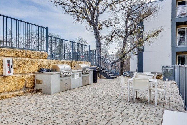 Building Photo - 4801 Springdale Rd