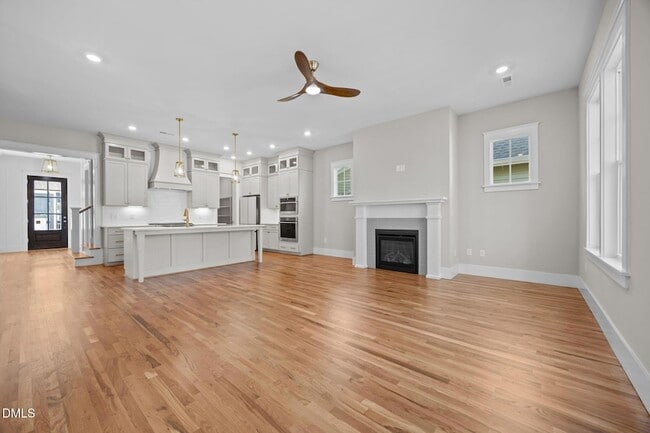 Building Photo - 916 Noisette Ct