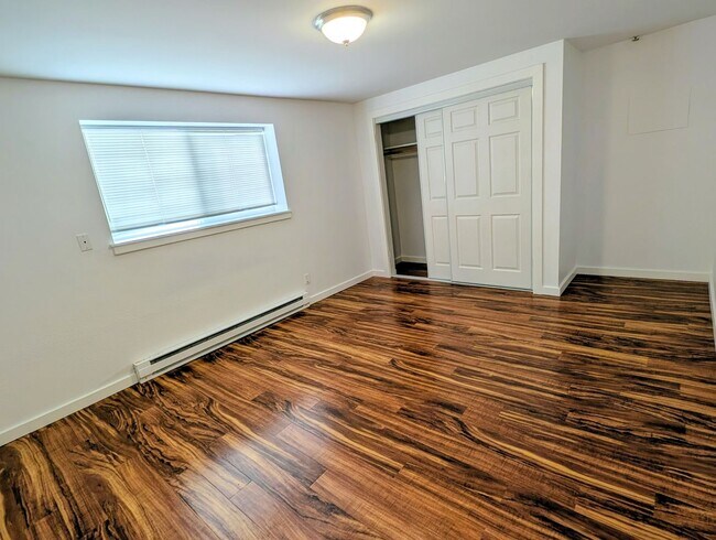 Building Photo - Spacious Rambler Townhome with Bonus room