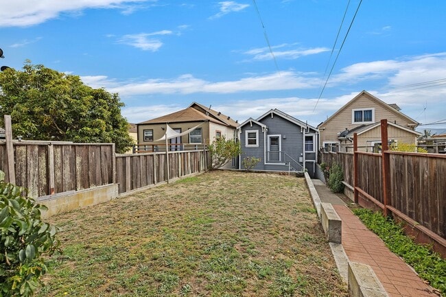 Building Photo - Classic 1910 Craftsman home