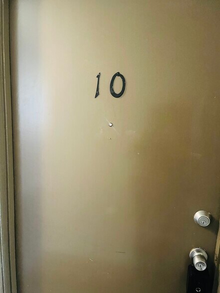 Building Photo - 518 Oak St