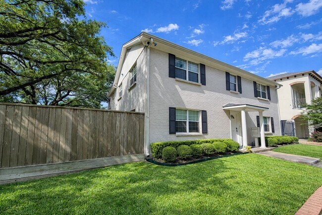 Building Photo - 2126 Banks St