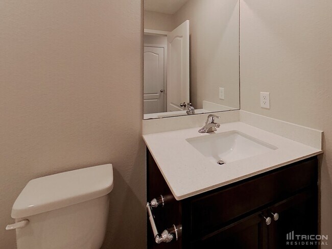 Building Photo - 77038 Crosscut Wy