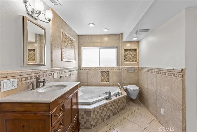 Building Photo - 228 Jacaranda Pl