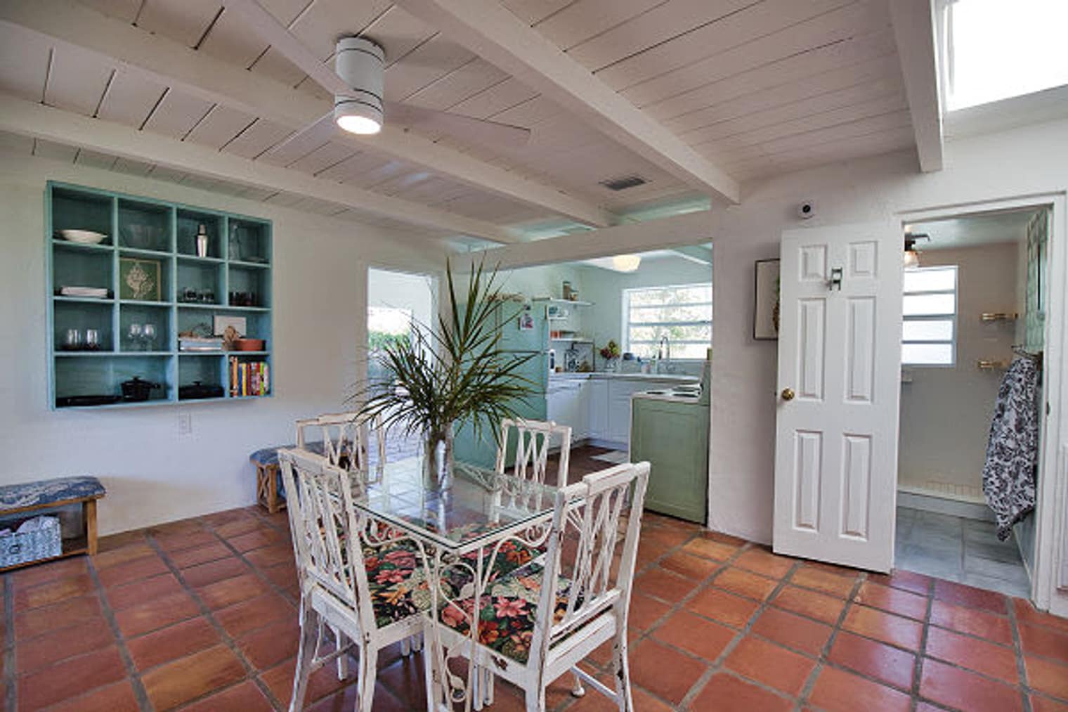 Building Photo - 650 Edwards St