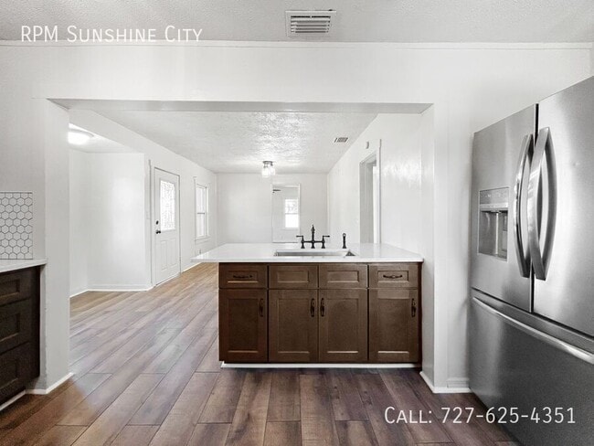 Building Photo - 710 S 50th St