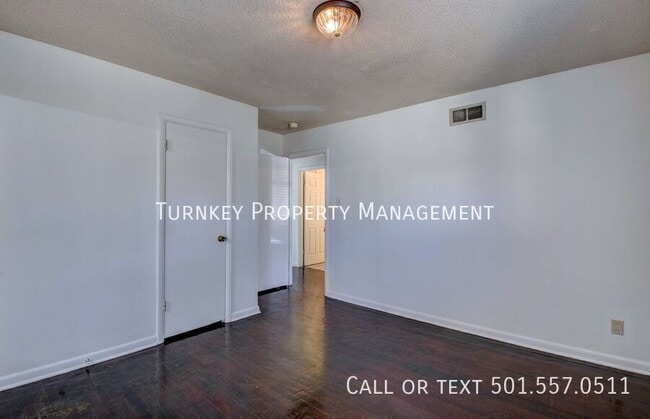 Building Photo - 20 S Wakefield Dr