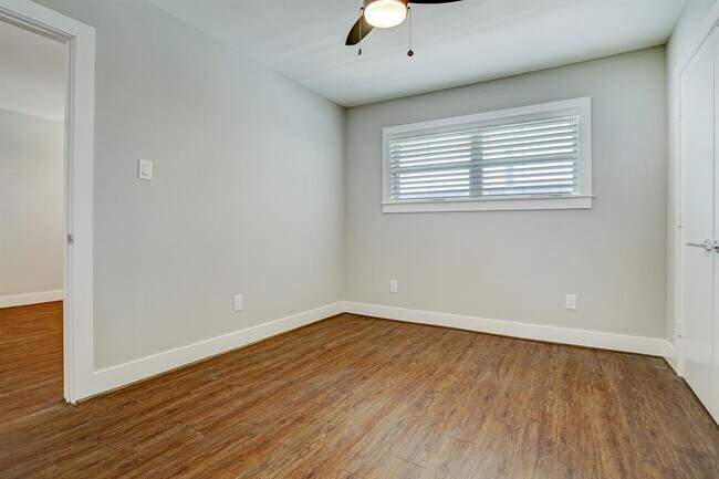 Building Photo - 3611 Murworth Dr