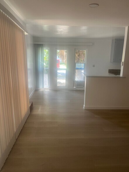 Building Photo - 3444 Mentone Ave
