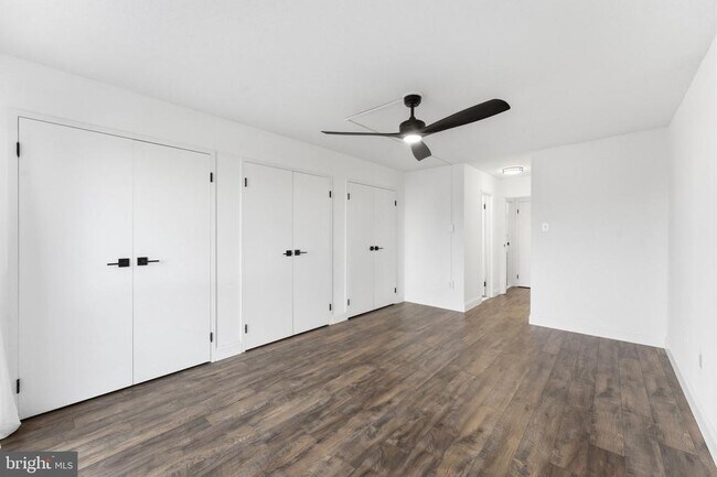 Building Photo - 250 S Reynolds St