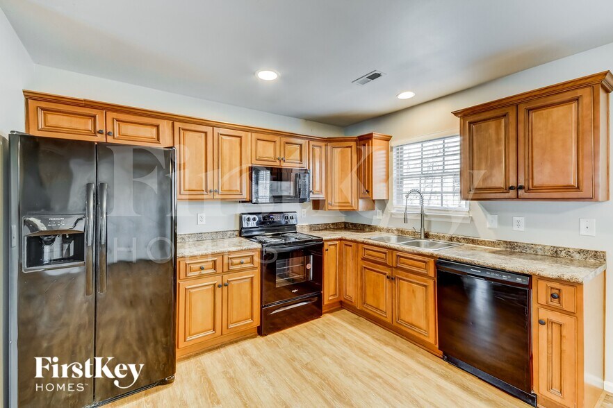 Building Photo - 290 Mill Rd