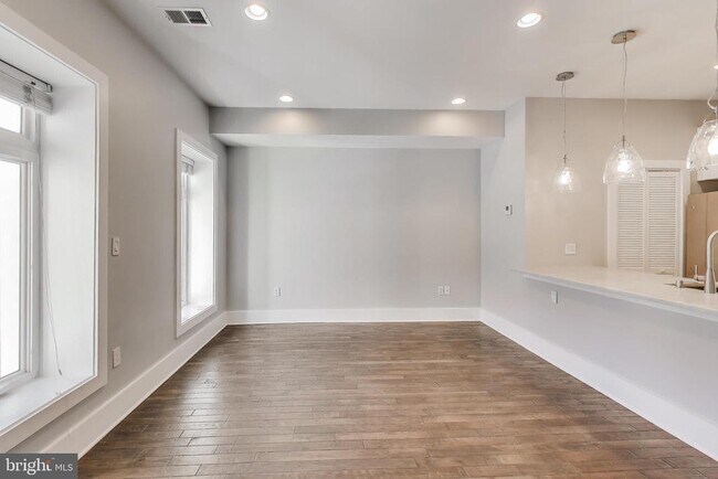 Building Photo - 1220 19th St NE