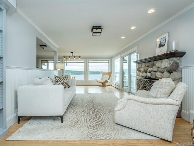 Building Photo - 24 Bay Ave