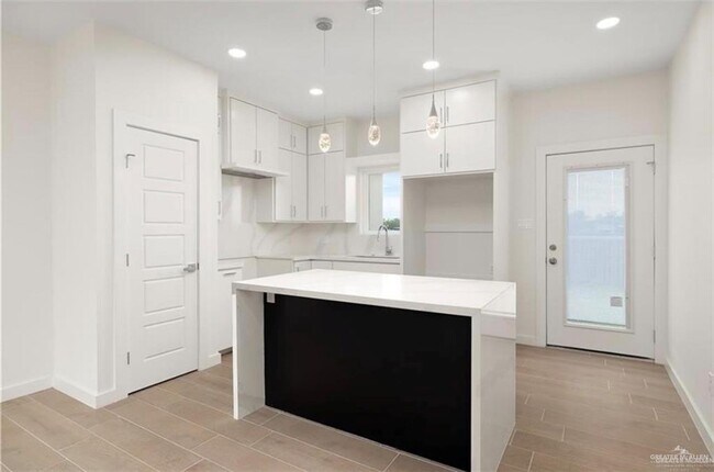 Building Photo - 1816 N Yellowwood St