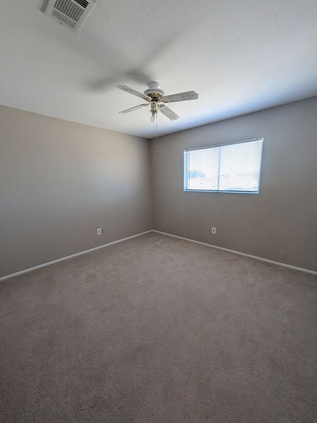 Building Photo - 976 Sunmeadow Dr