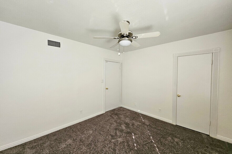 Building Photo - 9321 Donna Ave