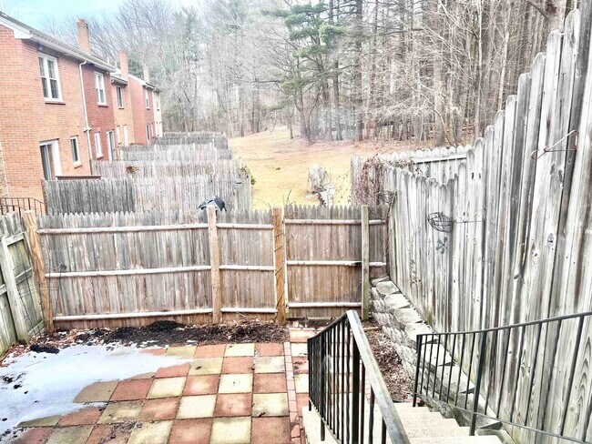 Building Photo - 83 Derryfield Ct