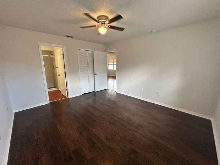 Building Photo - 11063 Ronda St