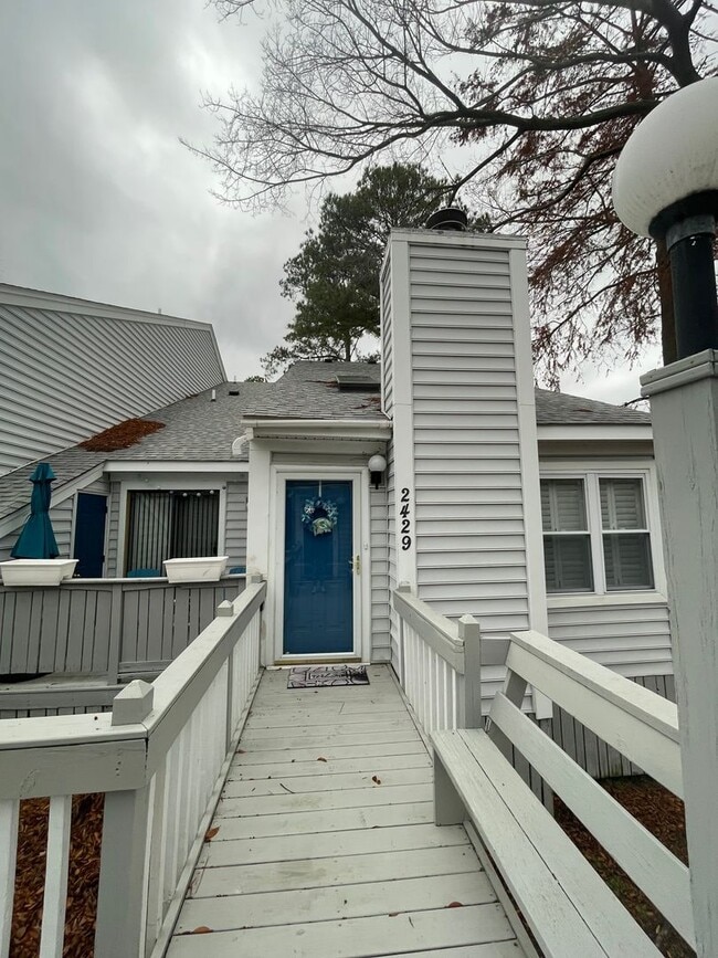 Primary Photo - Ocean Pines condo fully furnished! Locatio...