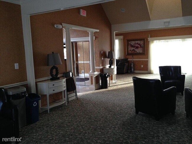 Building Photo - 3 br, 2.5 bath Townhome - 19 Woodward Lane