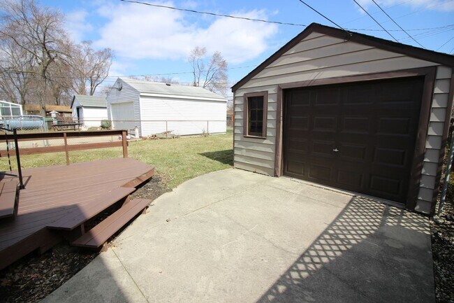 Building Photo - Taylor Home for Rent