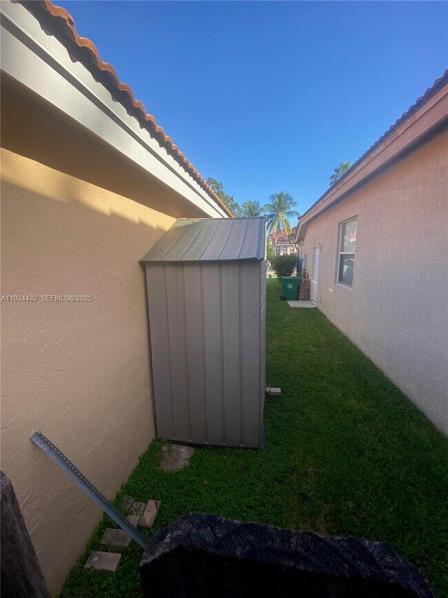 Building Photo - 14046 S Cypress Cove Cir