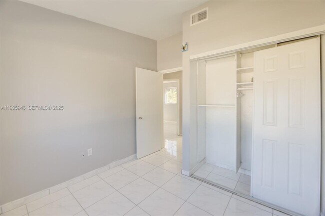 Building Photo - 3510 SW 39th St